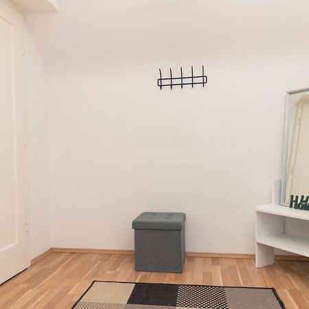 Milky Way Top Floor 2-Bedroom Apartment Air Condition Bécs Kültér fotó