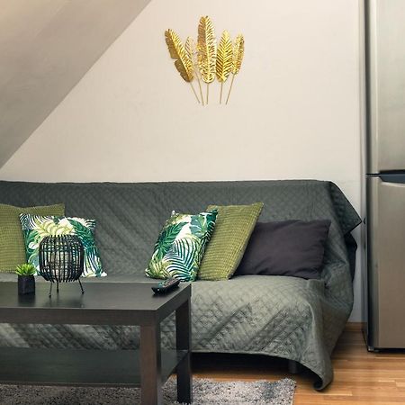 Milky Way Top Floor 2-Bedroom Apartment Air Condition Bécs Kültér fotó