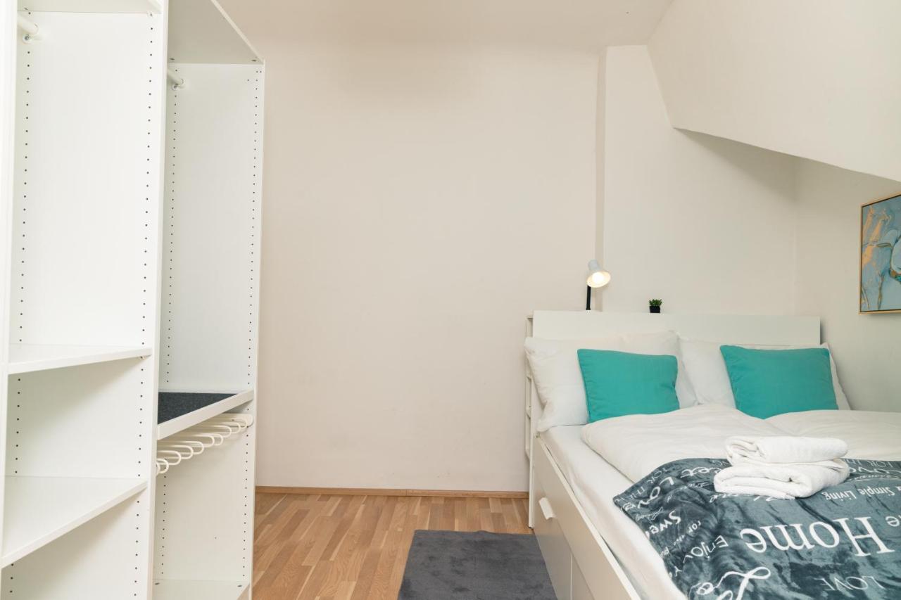 Milky Way Top Floor 2-Bedroom Apartment Air Condition Bécs Kültér fotó