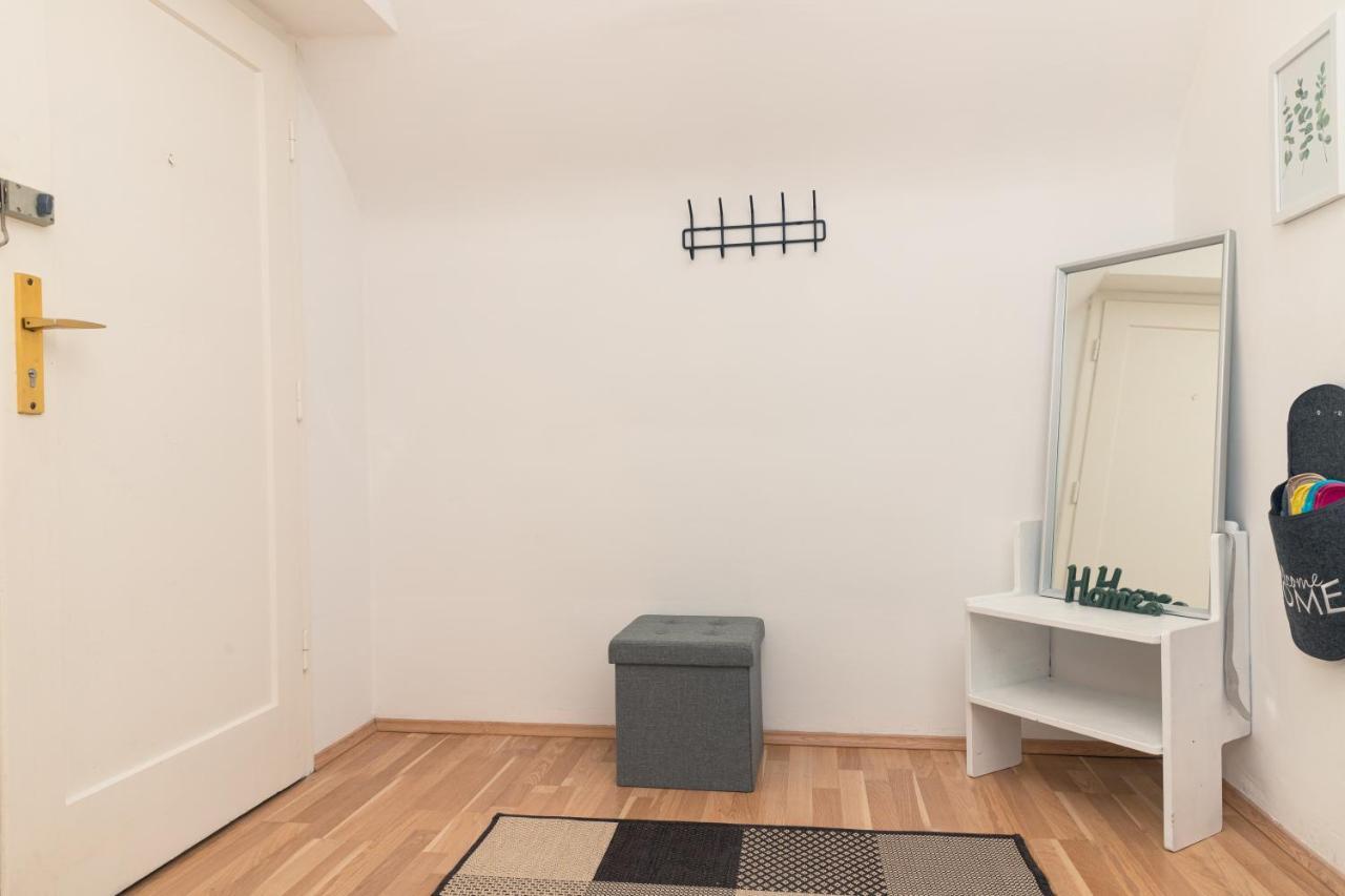 Milky Way Top Floor 2-Bedroom Apartment Air Condition Bécs Kültér fotó
