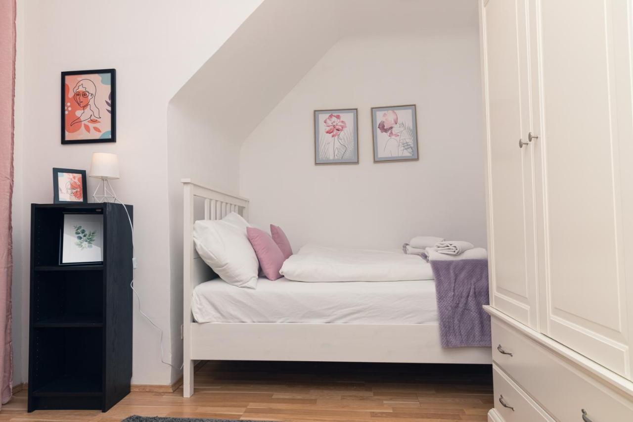Milky Way Top Floor 2-Bedroom Apartment Air Condition Bécs Kültér fotó
