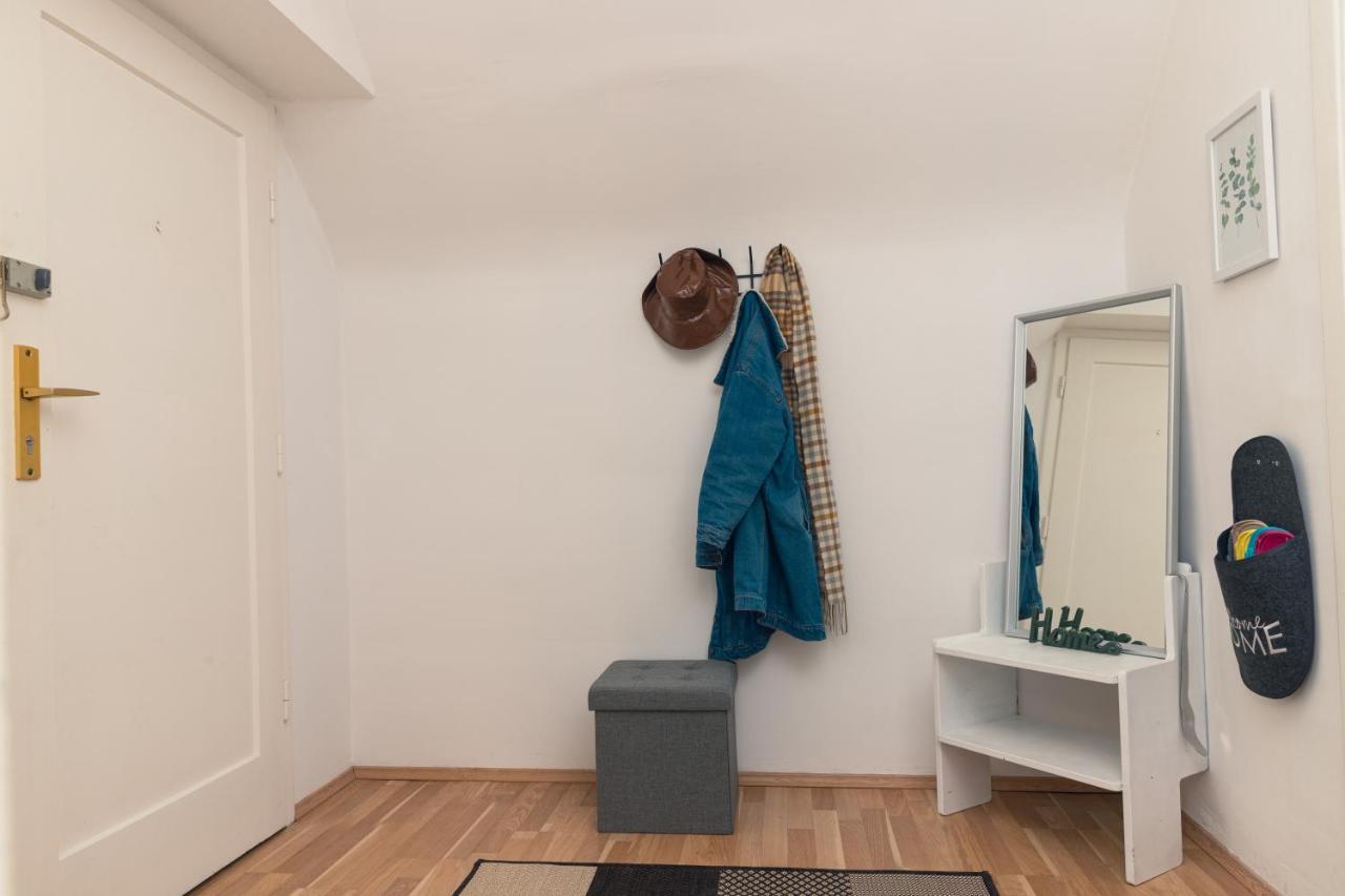 Milky Way Top Floor 2-Bedroom Apartment Air Condition Bécs Kültér fotó