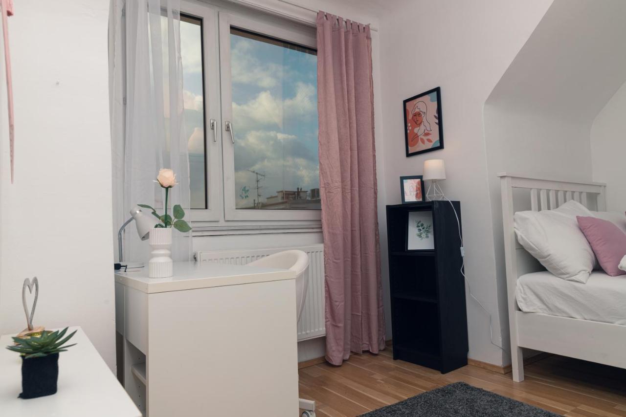 Milky Way Top Floor 2-Bedroom Apartment Air Condition Bécs Kültér fotó